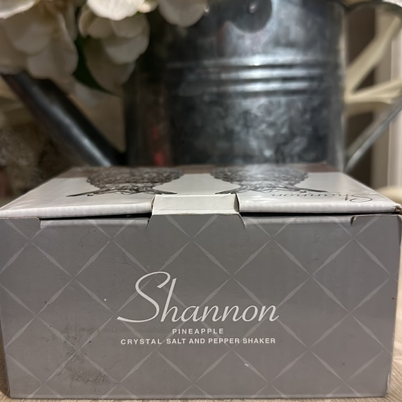 SHANNON CRYSTAL PINEAPPLE SALT & PEPPER SHAKER NWT IN BOX UNUSED - Picture 6 of 8